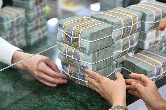 Điều chỉnh nhiều quy định về hồ sơ tăng vốn, mua bán cổ phần, sáp nhập trong lĩnh vực ngân hàng - Ảnh 1.