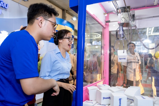 Hành trình “50 năm phụng sự khát vọng Việt” được Vinamilk kể lại tại triển lãm chuyên ngành sữa 2026 - Ảnh 4.