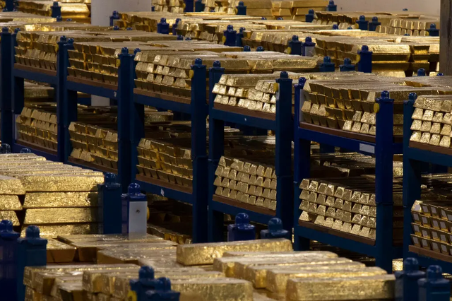 Phát hiện 2 nhà kho chứa 930.000 thỏi vàng - Ảnh 1.