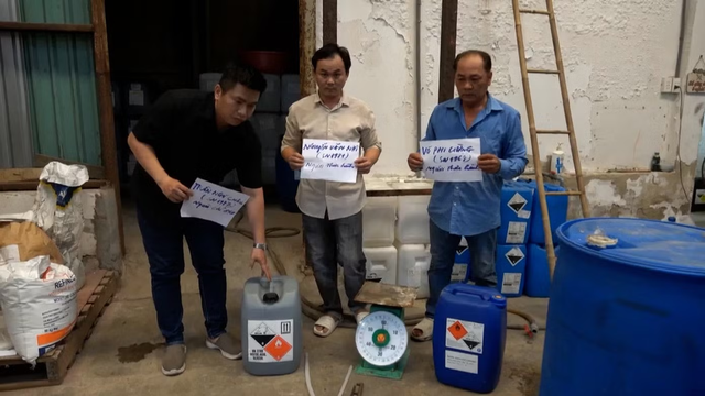 Phát hiện Giám đốc công ty sản xuất thực phẩm có hành vi lạ, công an Việt Nam lập tức theo dõi - Ảnh 1.
