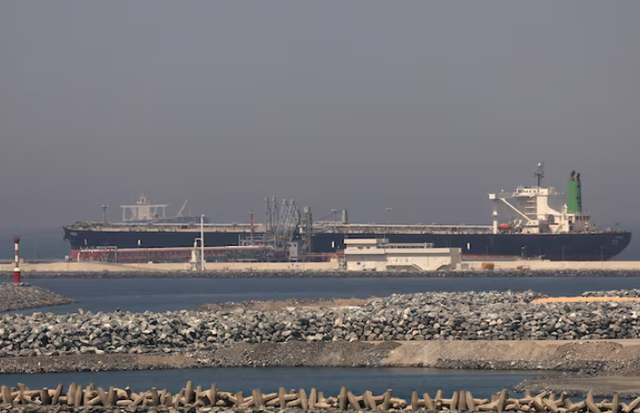 Phát hiện tàu chở dầu tắt định vị âm thầm di chuyển qua eo biển Hormuz, hướng thẳng đến một quốc gia châu Á - Ảnh 1.