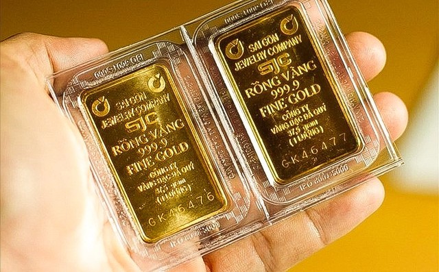 Giá vàng đầu tuần bùng nổ: Thế giới vượt 4.300 USD/ounce, vàng trong nước bật tăng tới 3 triệu đồng/lượng - Ảnh 1.
