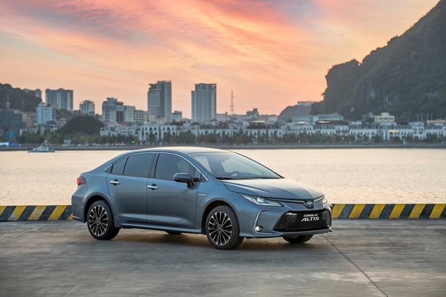 Sự thoái trào của dòng xe sedan tại Việt Nam: Corolla Altis và Mazda6 lần lượt rời cuộc chơi - Ảnh 1.
