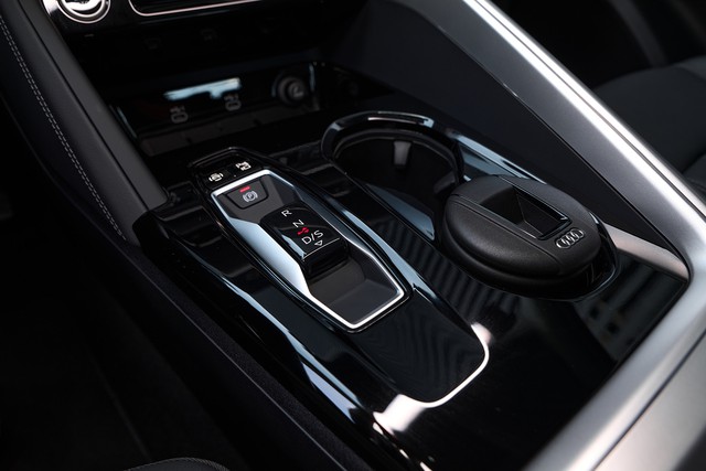 Bộ đôi SUV Audi Q3 và Q5 thế hệ mới chính thức ra mắt thị trường Việt Nam - Ảnh 14.