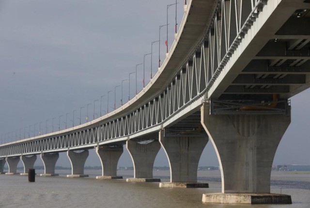 Phát hiện 264 thanh thép 'khổng lồ' bị Trung Quốc cắm sâu 122m dưới lòng sông, thứ chúng đang gánh phía trên là công trình thế kỷ - Ảnh 3.
