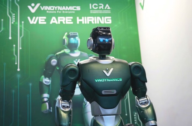 Robot hình người của Vingroup lần đầu ra mắt thế giới: Có thể làm hướng dẫn viên, hỗ trợ an ninh và việc nhà - Ảnh 1.