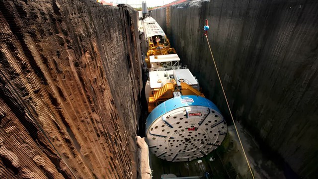 “Big Becky”: Cỗ máy thép khổng lồ xuyên đá dưới thác Niagara - Ảnh 2.