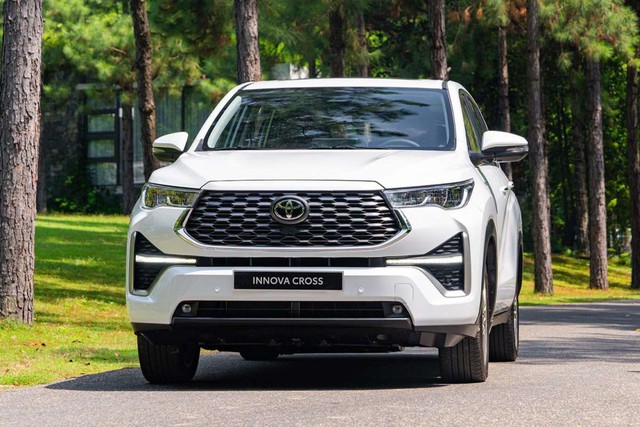 Việt Nam có đến 16 mẫu xe 7 chỗ giá dưới 1 tỷ đồng - Ảnh 3.