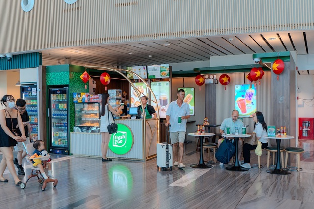 Tạm biệt "thức ăn nhanh" sân bay: Khám phá ẩm thực bản địa tươi- lành tại Tân Sơn Nhất - Ảnh 1.