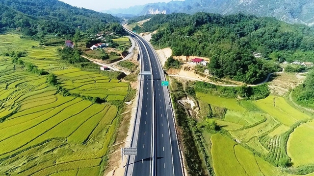 Chủ tịch Đèo Cả: Nhiều doanh nghiệp trong nước đủ năng lực nhưng vẫn phải 'mượn' hồ sơ của đối tác nước ngoài để tham gia các dự án lớn - Ảnh 2.