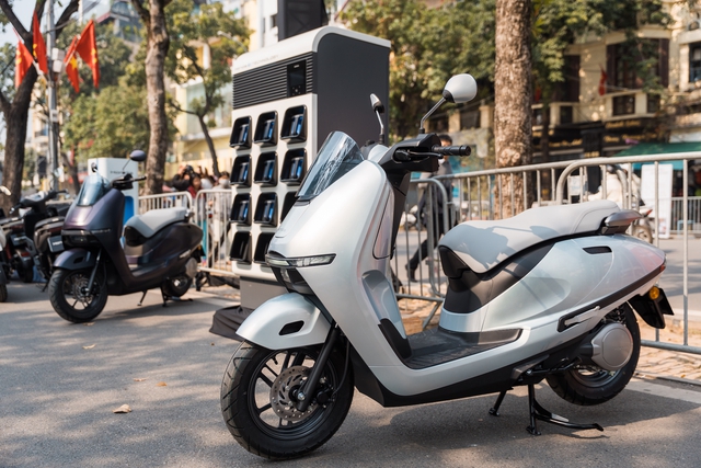 Bán xe máy điện ở Việt Nam rẻ hơn Thái Lan gần 50 triệu đồng, Honda đang toan tính điều gì?  - Ảnh 1.