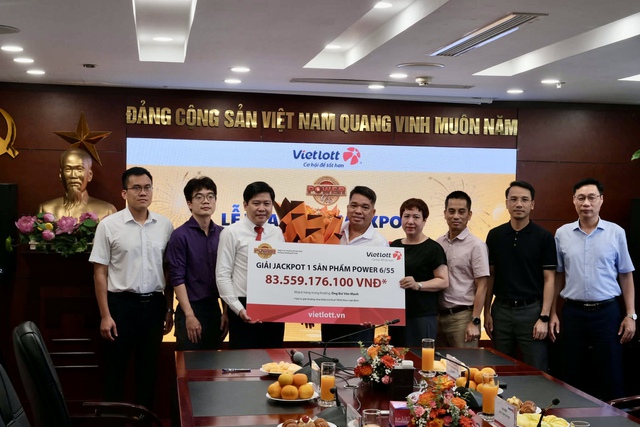 Người trúng Vietlott hơn 83 tỷ đồng quyết "không đeo mặt nạ" - Ảnh 1.