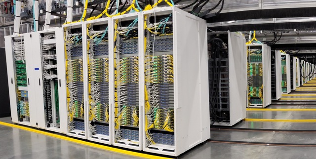 AI xóa hàng chục nghìn việc làm ở phương Tây và đang bào mòn mỏ vàng tỷ USD của gia công phần mềm Việt Nam - Ảnh 3.