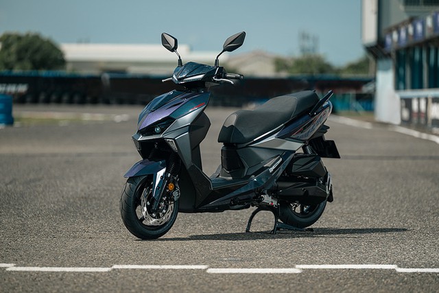 Hãng xây nhà máy ở TP.HCM ra mắt xe tay ga mới: thiết kế thể thao, ABS 2 kênh, thách thức Honda SH và Vario - Ảnh 2.