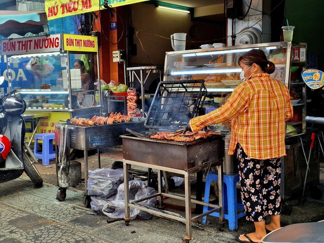 'Tăng giá ổ bánh mỳ từ 20.000 đồng lên 27.000 đồng' – chủ quán toan tính bù lỗ Food App nhưng lại đánh thẳng vào túi tiền người mua- Ảnh 2.