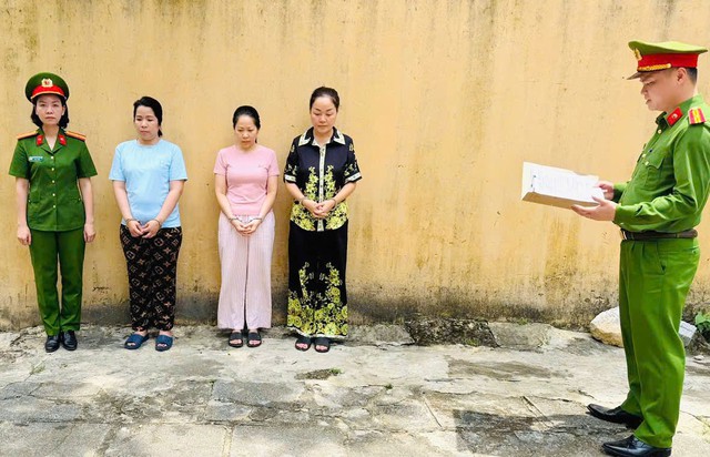 Khởi tố thêm 4 bị can trong đường dây buôn lậu hơn 30.000 viên kim cương- Ảnh 2.