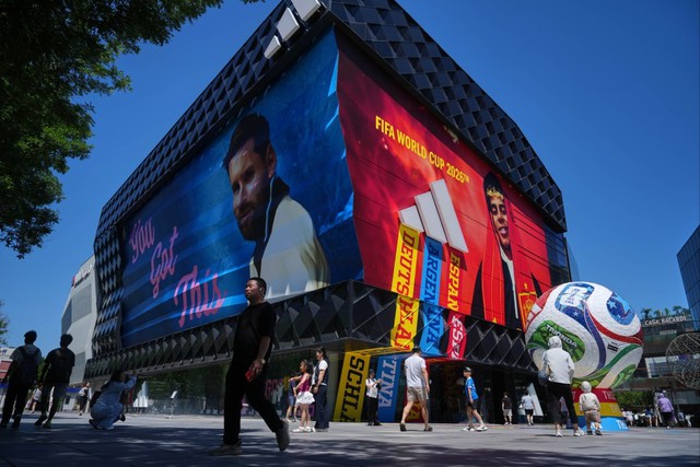 Adidas cho nhân viên nghỉ làm ngày 20/7 sau chung kết World Cup - dân mạng 'chỉ biết ước': 'Họ vẫn còn tuyển dụng chứ?' - Ảnh 2.