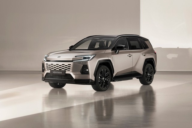 Lãnh đạo Toyota cảnh báo ngành ô tô Nhật Bản: "Nếu không thay đổi, chúng ta sẽ không thể tồn tại", đề xuất liên minh đối phó xe điện Trung Quốc - Ảnh 2.