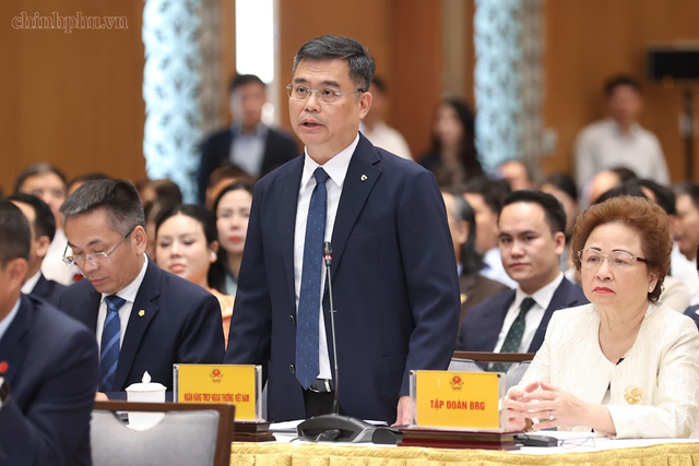 Thống đốc Phạm Đức Ấn: NHNN điều hành chính sách lãi suất tương đối 'vất vả'
- Ảnh 1.