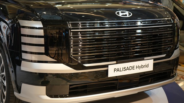 Bộ đôi SUV hybrid mới của Hyundai lần đầu xuất hiện trước công chúng Việt Nam: Đông đảo người dân đến xem, giá dự kiến từ hơn 1 tỷ đồng, lịch ra mắt đã được hé lộ - Ảnh 18.