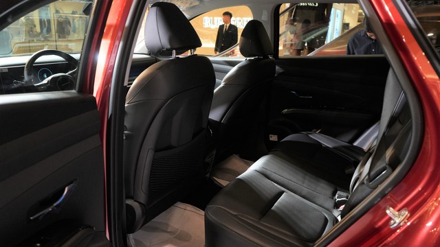 Bộ đôi SUV hybrid mới của Hyundai lần đầu xuất hiện trước công chúng Việt Nam: Đông đảo người dân đến xem, giá dự kiến từ hơn 1 tỷ đồng, lịch ra mắt đã được hé lộ - Ảnh 16.