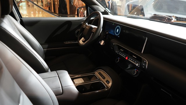Bộ đôi SUV hybrid mới của Hyundai lần đầu xuất hiện trước công chúng Việt Nam: Đông đảo người dân đến xem, giá dự kiến từ hơn 1 tỷ đồng, lịch ra mắt đã được hé lộ - Ảnh 19.