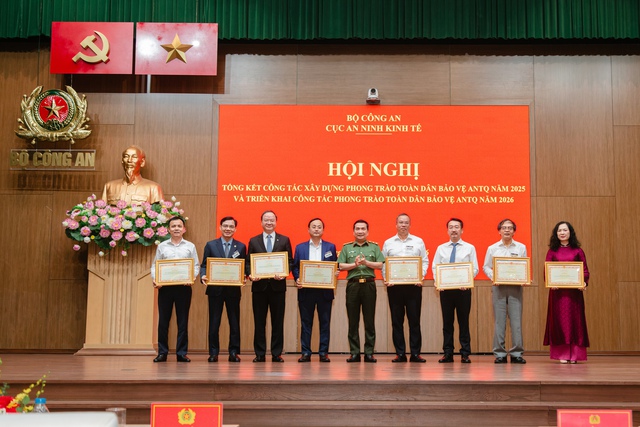 SeABank được Bộ Công an tặng Bằng khen về công tác bảo vệ an ninh Tổ quốc - Ảnh 1.