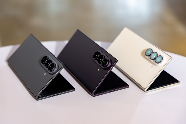 Samsung ra mắt bộ ba smartphone màn hình gập mới, giá từ 53 triệu cho bản Ultra  - Ảnh 2.