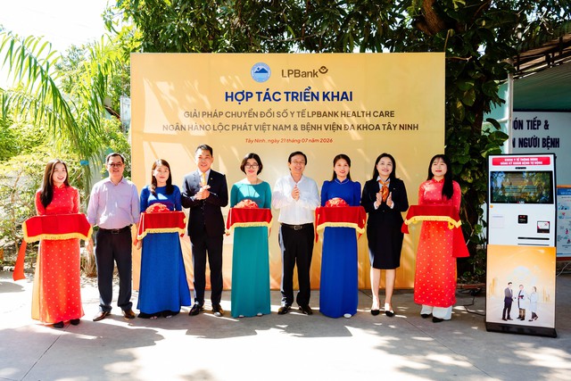 LPBank mở rộng hệ sinh thái tài chính số LPBank Healthcare, đồng hành xây dựng bệnh viện thông minh - Ảnh 2.