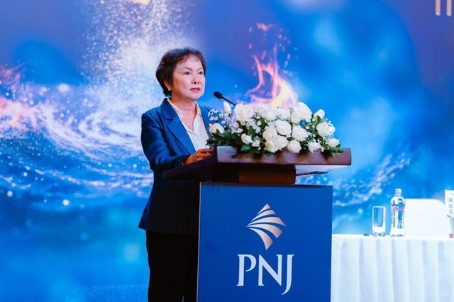 Người thân Chủ tịch Cao Thị Ngọc Dung mua thành công cổ phiếu PNJ - Ảnh 1.
