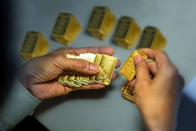 Bất ngờ với giá vàng cuối tuần: Vàng nhẫn SJC bật tăng trở lại- Ảnh 1.