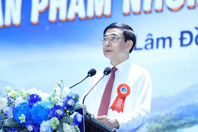 Việt Nam lần đầu sản xuất nhôm thỏi: Nhà máy công suất 450.000 tấn/năm, kỳ vọng giảm nhập khẩu 1,5 tỷ USD - Ảnh 1.