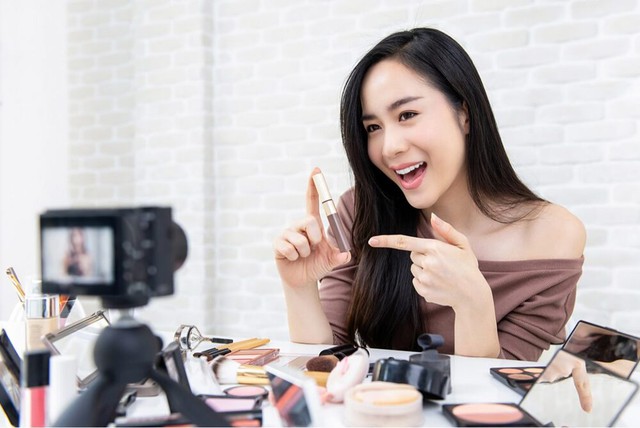KOL, tiếp thị liên kết có phải đăng kí kinh doanh, đóng thuế ra sao từ tháng 7? Cục Thuế hướng dẫn chi tiết - Ảnh 1.