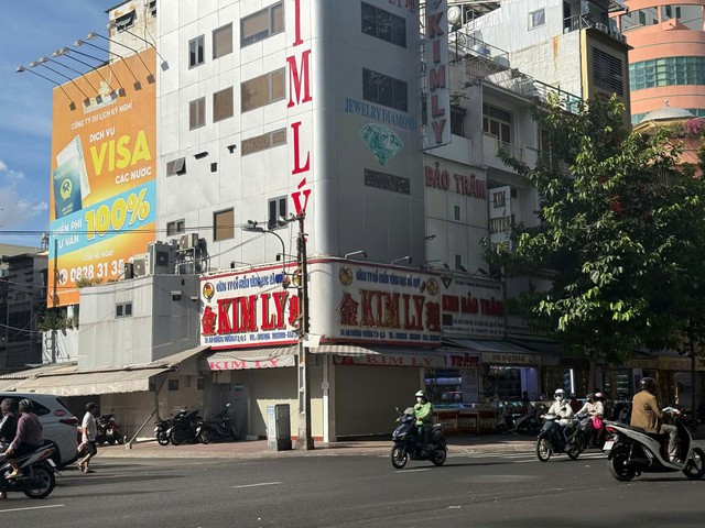 'Chưa có người dân nào phản ánh về việc khó bán lại kim cương'

- Ảnh 1.