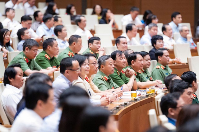 Quy định mới của Trung ương về 19 điều đảng viên không được làm - Ảnh 2.