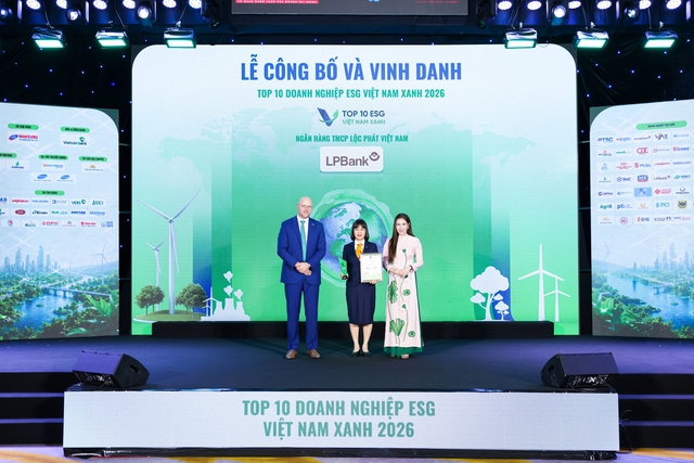 LPBank hai năm liên tiếp được vinh danh Green Leadership và Top 10 Ngân hàng ESG Việt Nam Xanh - Ảnh 2.