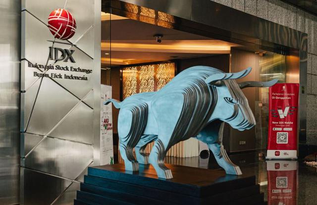 Chứng khoán rơi 30%, nội tệ đỏ lửa, Thống đốc Ngân hàng Trung ương bất ngờ từ chức: Điều gì đang xảy ra với nền kinh tế lớn nhất ĐNÁ? - Ảnh 2.