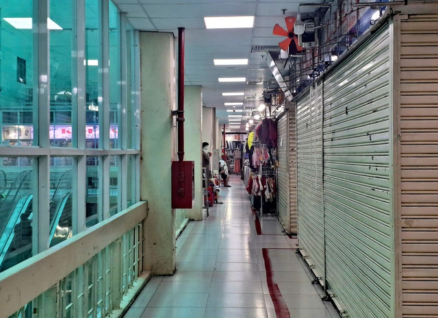 Shopee, TikTok Shop, Lazada đang "ăn trên đầu trên cổ" các chủ shop tới mức nào? - Ảnh 1.