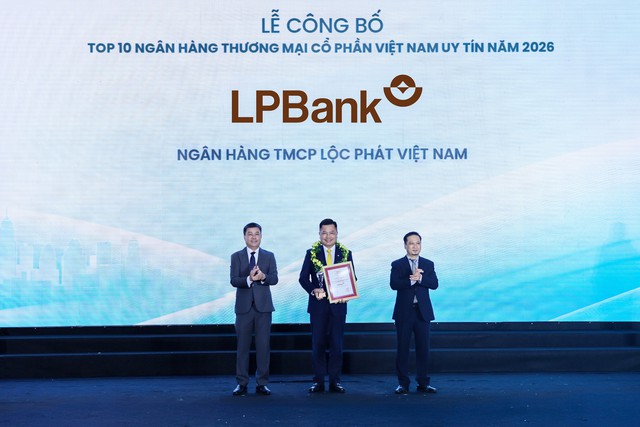 LPBank lập cú đúp thăng hạng, khẳng định vị thế ngân hàng tư nhân hàng đầu - Ảnh 1.
