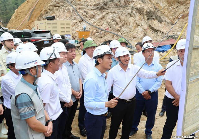 Liên danh Đèo Cả chính thức khoan hầm xuyên núi dài 8,8km cao nhất Việt Nam, giúp rút ngắn thời gian di chuyển từ 2 giờ xuống 11 phút- Ảnh 1.