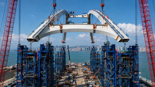 Trung Quốc nâng khối thép 10.400 tấn lên độ cao 30 mét, sai lệch chỉ 2 milimét - Ảnh 2.