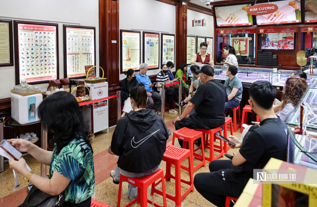 Hà Nội tăng cường kiểm tra, xử lý vi phạm trên thị trường vàng, bạc, ngoại tệ - Ảnh 1.