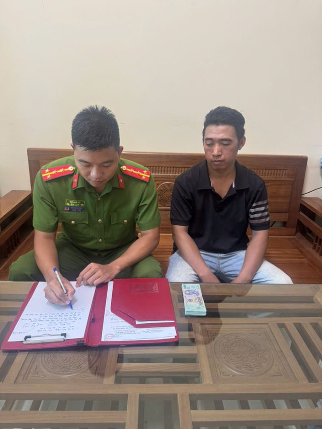 Người đàn ông vừa rời khỏi nhà để đến ngân hàng chuyển khoản 50 triệu, anh họ liền báo công an để ngừng giao dịch - Ảnh 1.