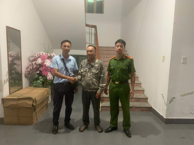 Công kiểm tra giao dịch chuyển khoản 205 triệu đồng của một công ty: Hai người đàn ông được mời làm việc - Ảnh 1.