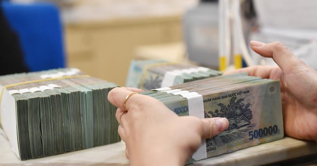 Ngân hàng giảm lãi suất tới 2,5%/năm, chuyên gia chỉ ra 4 yếu tố quyết định đà giảm tiếp đến cuối năm - Ảnh 1.