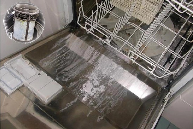 Vì sao máy rửa bát chạy xong mà bát đĩa vẫn bẩn? Thợ sửa chữa chỉ ra 1 nguyên nhân nhiều người bỏ qua - Ảnh 2.