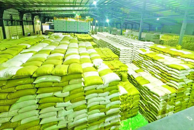 Gạo Việt Nam, Thái Lan bất ngờ bị một đối thủ mới vượt mặt tại Philippines: Mới xuất hiện đã được trả giá cao kỷ lục, 580 USD/tấn - Ảnh 1.