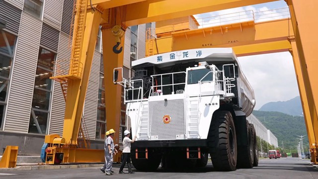 Phát hiện Trung Quốc âm thầm đưa ‘gã khổng lồ’ 350 tấn vào hoạt động: Mang khối pin 1.400 kWh, sạc 90% trong 25 phút, có thể tự mình vận chuyển hàng nghìn tấn đất đá mỗi ngày - Ảnh 1.