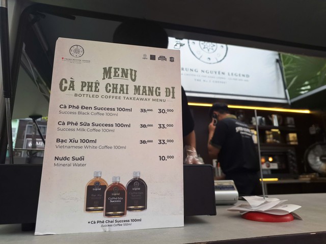 Những kiosk bán cà phê vỉa hè của ông Đặng Lê Nguyên Vũ đã xuất hiện, 'lá bài ẩn' đằng sau chiến lược mới từ Trung Nguyên Legend là gì? - Ảnh 4.