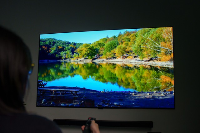 Trải nghiệm LG OLED W6 83 inch: TV 220 triệu đồng mỏng 9mm, gần như biến mất trên tường - Ảnh 7.